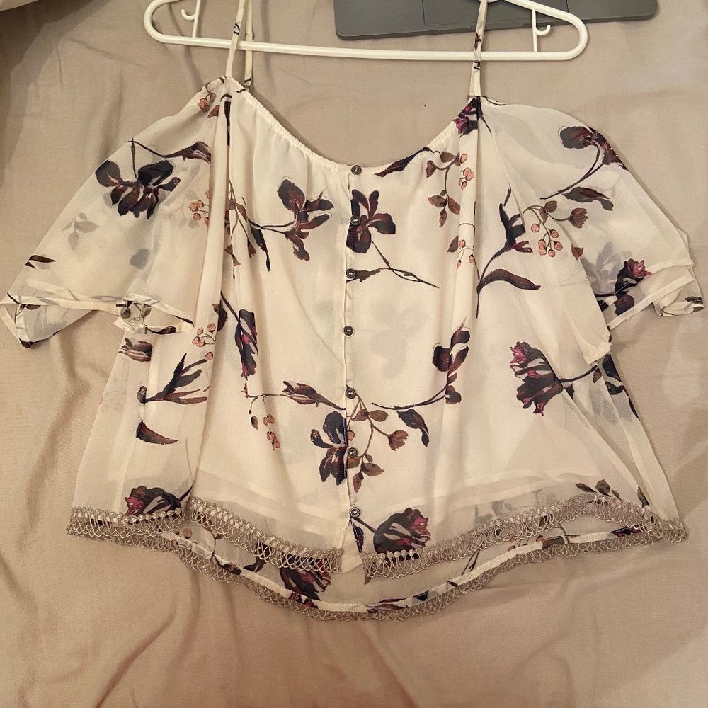 ASTR the Label Off the Shoulder Floral Top